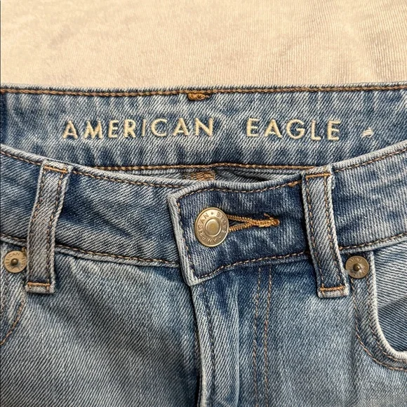 American Eagle Outfitters High Rise Mom Jean 0 Short Light Wash Distressed - Picture 8 of 12
